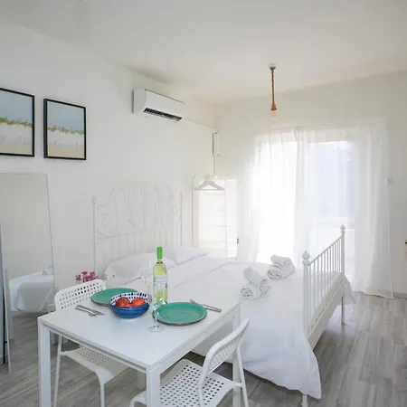 Palmove Makenzie Studio 4 Larnaca Exterior photo